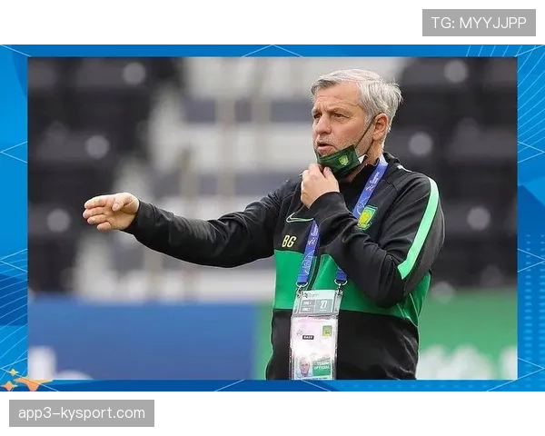 里尔主帅热内西奥禁赛缺席，助理教练场边指挥